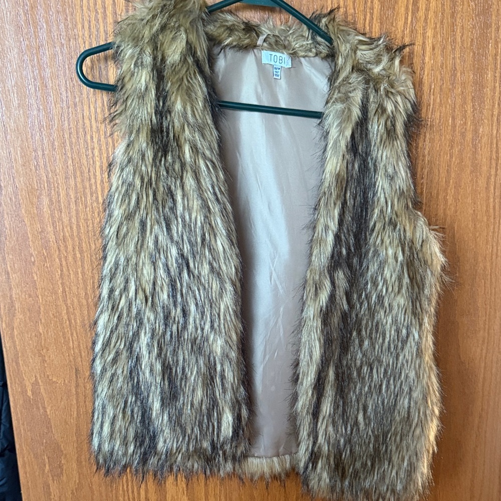 Tobi Faux Fur Vest in Brown and Tan
